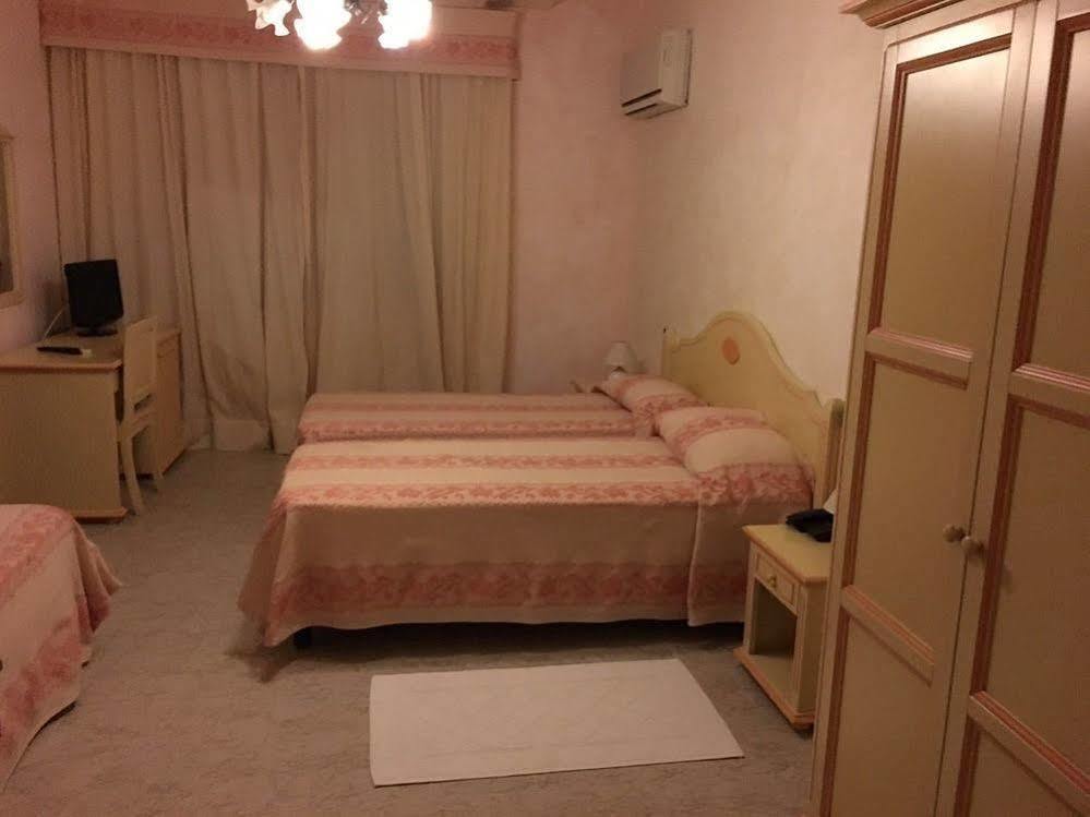 Hotel Monreale ซาร์ดารา ภายนอก รูปภาพ